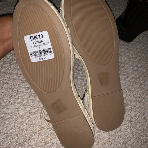 Le Chateau studded espadrille sandal NWT - Picture 3 of 3